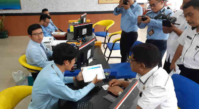 Taat Pajak, Bupati Jabes Gaghana Lapor SPT Tahunan Dengan e-Filling