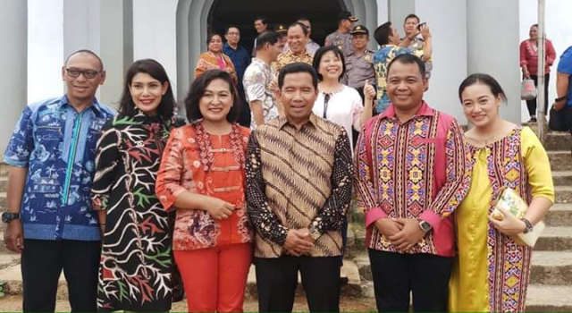 Kapolda Sulut Hadiri Ibadah Misa Perayaan Ekaristi di Desa Kroit Minsel 8 Kapolda Sulut Hadiri Ibadah Misa Perayaan Ekaristi di Desa Kroit Minsel