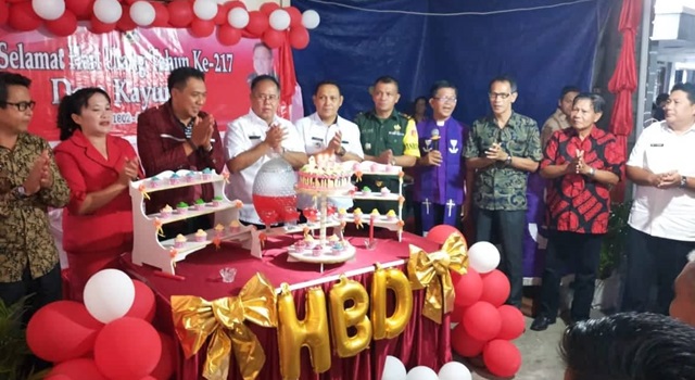 Jeffry Korengkeng Hadiri HUT Desa Kayuroya