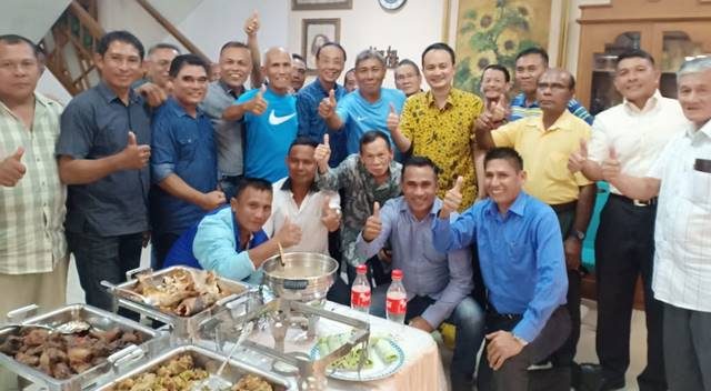 Jerry Sambuaga bersama eks pemain Persma Manado