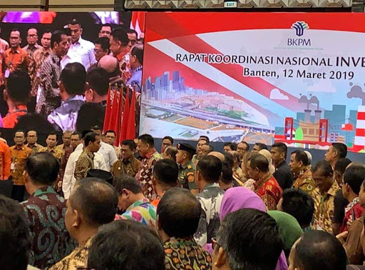 Olly Dondokambey Duduk di Barisan Paling Depan bersama Presiden Jokowi