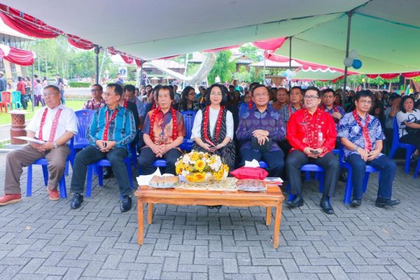 Unsrat Sukses Gelar Perayaan Paskah, Ini Pesan Prof Ellen Kumaat 9 Unsrat Sukses Gelar Perayaan Paskah, Ini Pesan Prof Ellen Kumaat