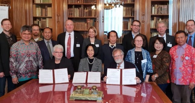 Kunjungan Kerja ke Jerman, Unsrat Tandatangan MoU dengan University Of Bonn 9 Kunjungan Kerja ke Jerman, Unsrat Tandatangan MoU dengan University Of Bonn