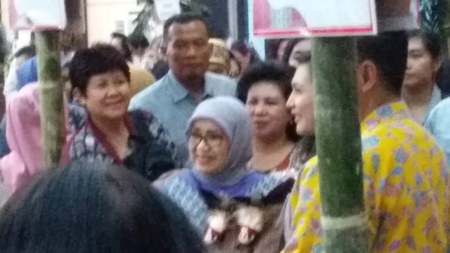 Pesan Hj. Mufidah Jusuf Kalla kepada Pengrajin Sulut 8 Pesan Hj. Mufidah Jusuf Kalla kepada Pengrajin Sulut