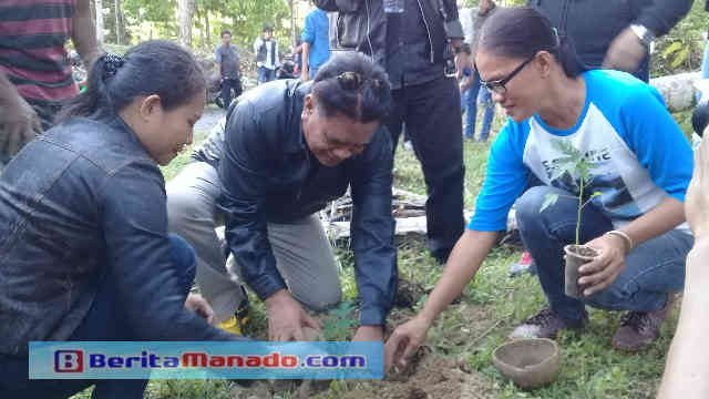 Penanaman Bibit Pepaya dan Kampaye Jangan Golput Diikuti Bupati Jabes Gaghana