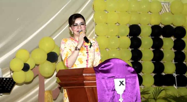 Bupati Tetty Paruntu Hadiri HUT ke-108 Desa Tumani