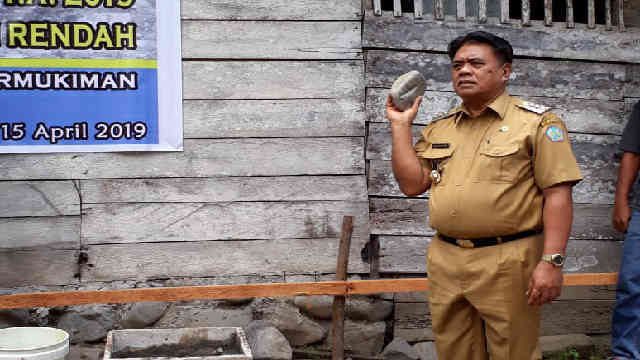 Lakukan Peletakan Batu Dasar Bantuan RLH di Tahuna Barat