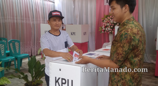 Anggota DPRD Minahasa James Bruri Singal Pantau TPS di Tompaso