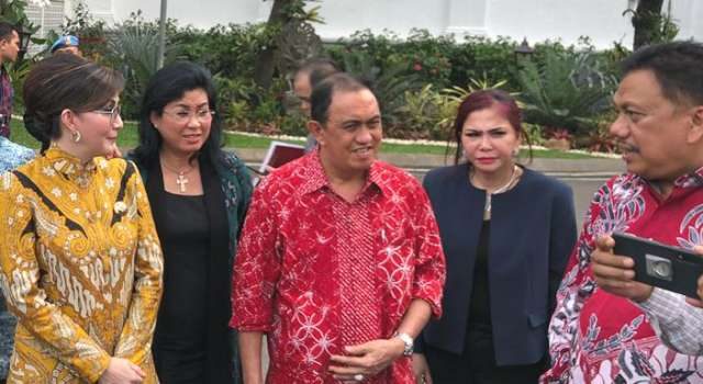 Bupati Vonnie Panambunan Temui Jokowi di Istana Negara 8 Bupati Vonnie Panambunan Temui Jokowi di Istana Negara