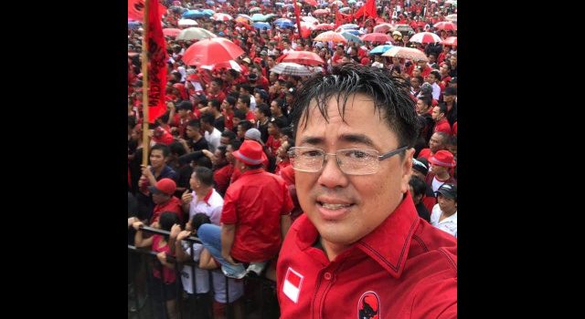 BERITA FOTO: Puluhan Ribu Massa Banteng di Belakang Andrei Angouw