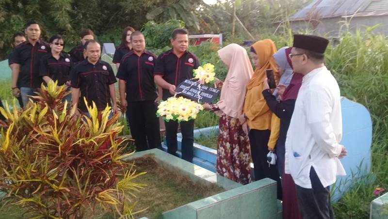 DPD KAI Berziarah ke Makam Alm Sigar Ticoalu
