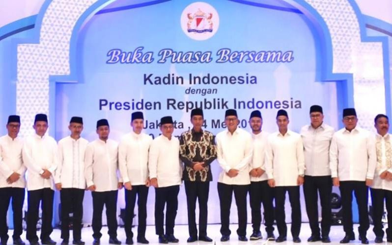 Hangky Gerungan foto bersama Presiden RI Jokowi dan para Ketua Kadinda se-Indonesia
