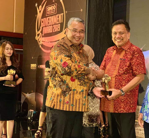 Olly Dondokambey Terima Penghargaan sebagai Kepala Daerah Inovatif