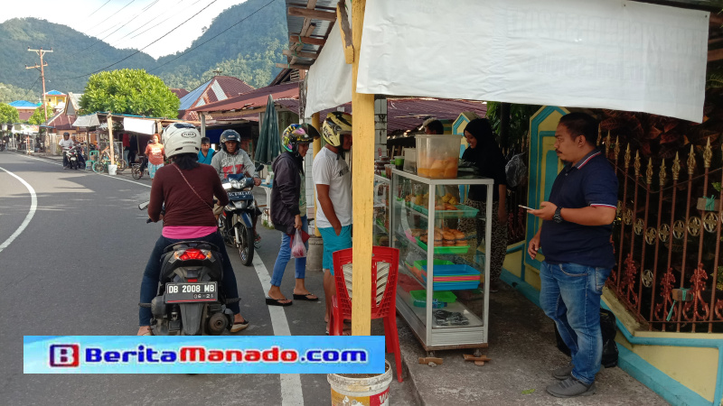 Sambut Bulan Suci Ramadhan, Masyarakat Kelurahan Tidore Jualan Kue di Emperan Jalan