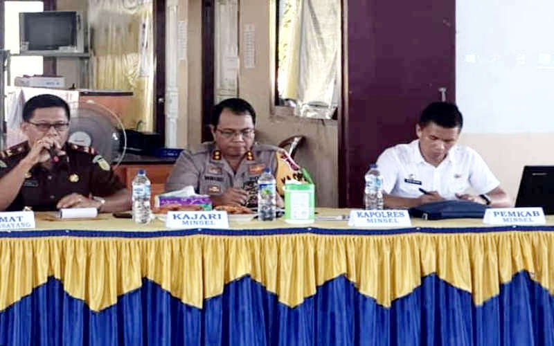 Dengan Cara Ini, Bupati Tetty Paruntu Lakukan Pembinaan Desa di Minsel