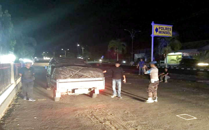 Polres Minsel Hadang Kendaraan di Depan Mako