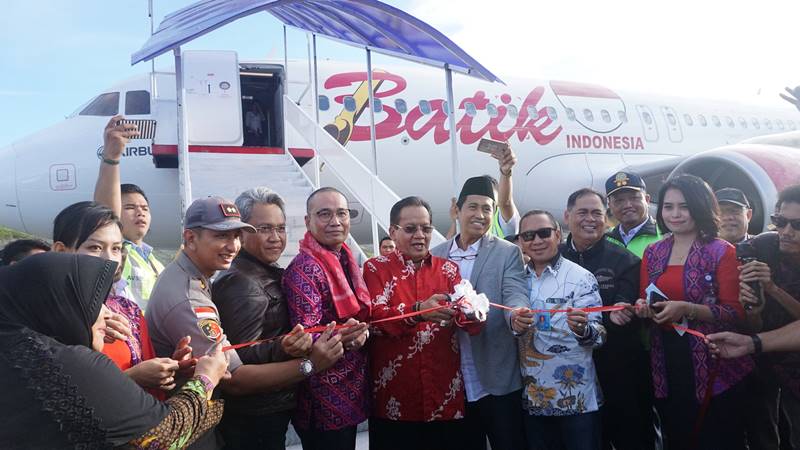 Inaugural Flight CGK-LUW menggunakan armada terbaru Airbus 320-200CEO, fitur pesawat dilengkapi inflight entertainment (audio video on demand) di setiap kursi
