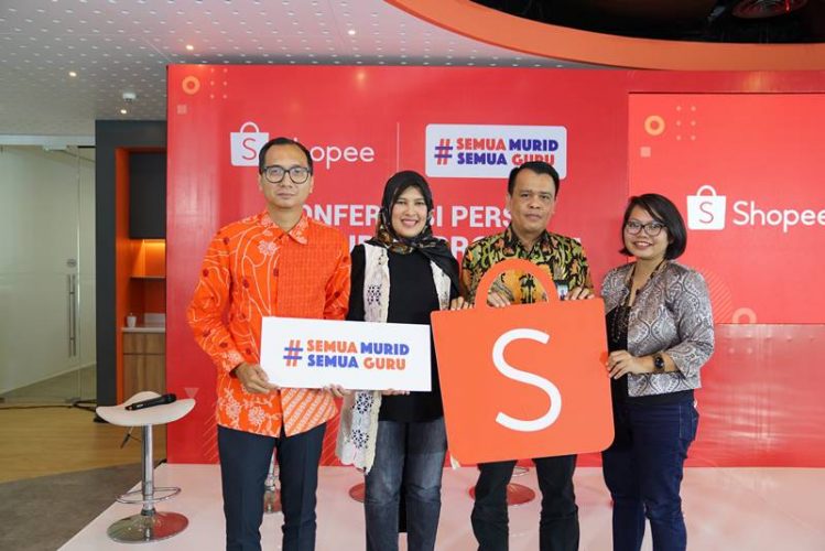 Peluncuran Program Muda Berdaya - (Ki-Ka) Rezki Yanuar, Country Brand Manager, Shopee, Najelaa Shihab, Inisiator,  Semua Murid Semua Guru, Saryadi, ST, MBA, Kemendikbud, Widita