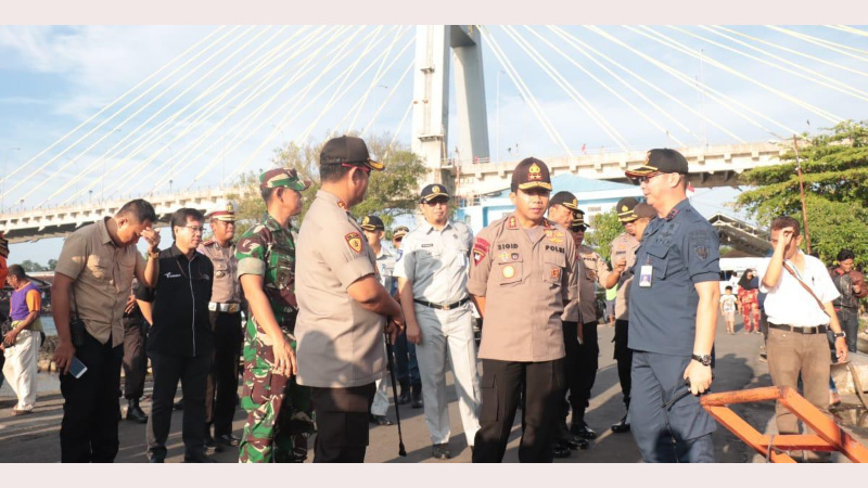 Kapolda Sulut Tinjau Arus Mudik Lebaran di Pelabuhan Manado