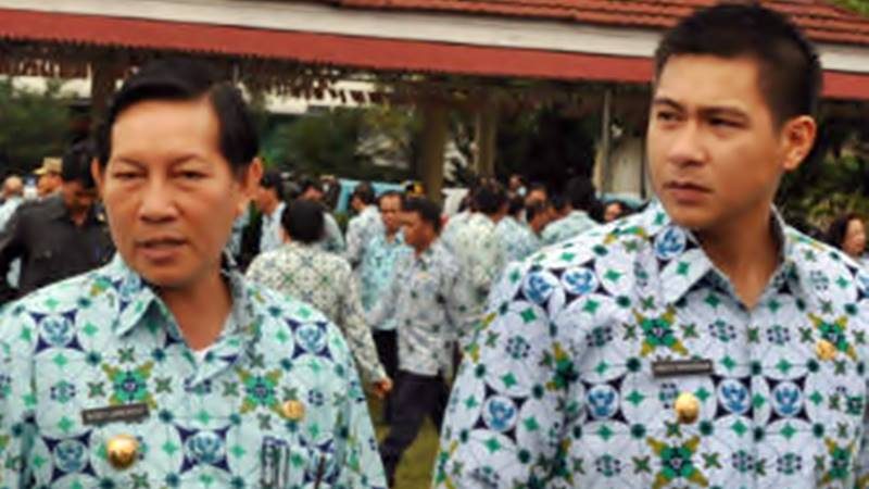 Harley Mangindaan saat menjabat Wakil Wali Kota Manado periode 2010-2015 bersama Wali Kota Manado saat itu, Dr Vicky Lumentut