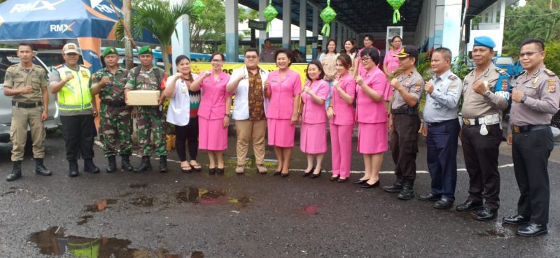 Kunjungi Pos Pengamanan Lebaran, Ini Pesan Isteri Kapolda Sulut 10 Kunjungi Pos Pengamanan Lebaran, Ini Pesan Isteri Kapolda Sulut