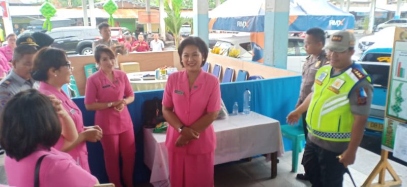 Kunjungi Pos Pengamanan Lebaran, Ini Pesan Isteri Kapolda Sulut 8 Kunjungi Pos Pengamanan Lebaran, Ini Pesan Isteri Kapolda Sulut