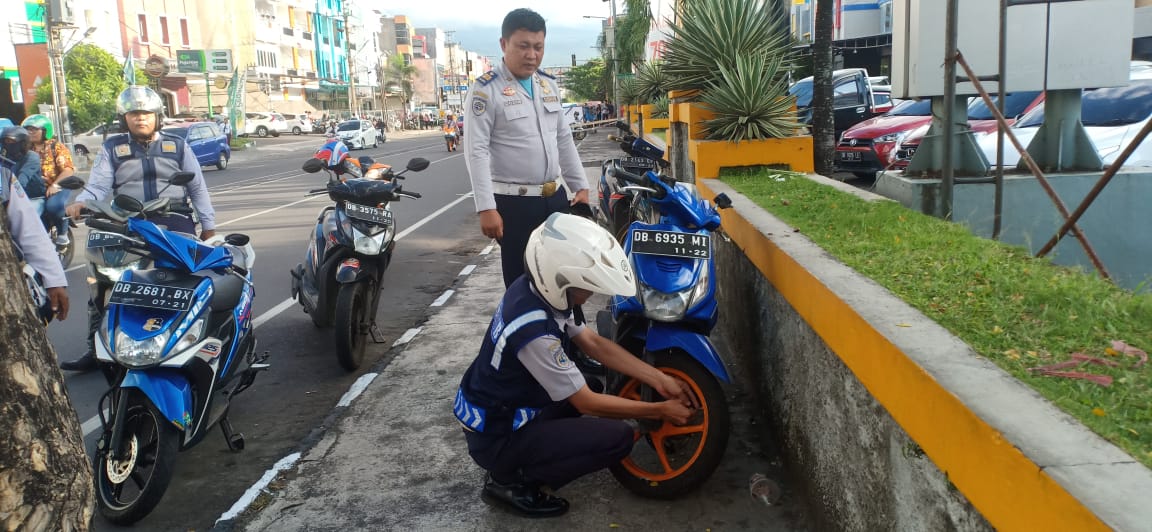 Begini Jadinya jika Parkir Kendaraan di Sembarang Tempat