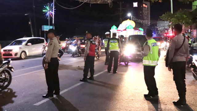 Polisi Kawal Pawai Malam Takbiran di Manado
