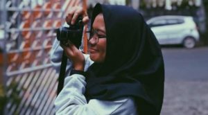 Tania Lamaluta, Fotografi dan Dunia Sistem Informasi