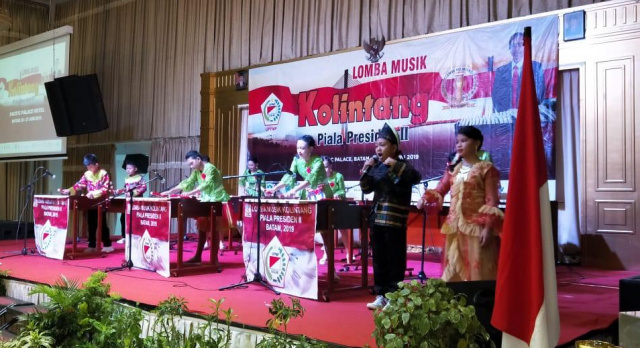 Royke Roring Hadiri Lomba Musik Kolintang Piala Presiden di Batam
