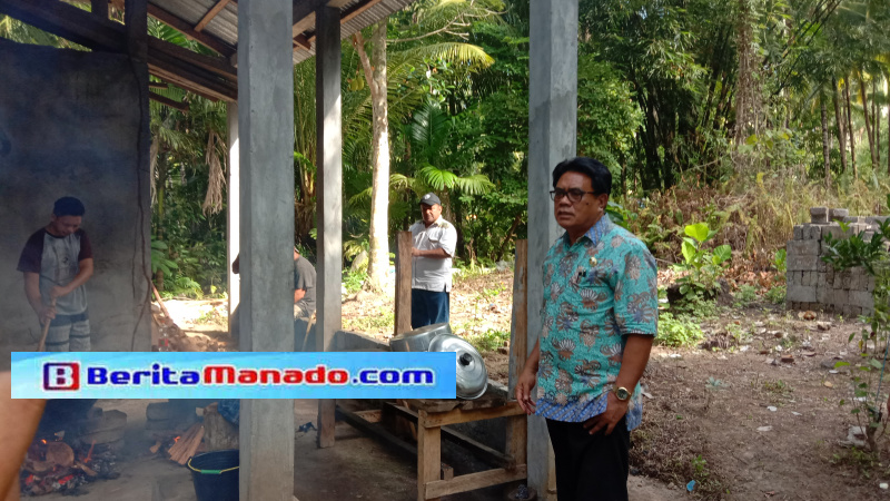 Bupati Jabes Gaghana Pantau Produksi Lana Bango di Kampung Kalekube