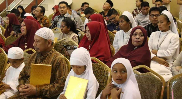 Olly Dondokambey: "Hidop Bapikir Sanang Jangang Cari Sanang!"