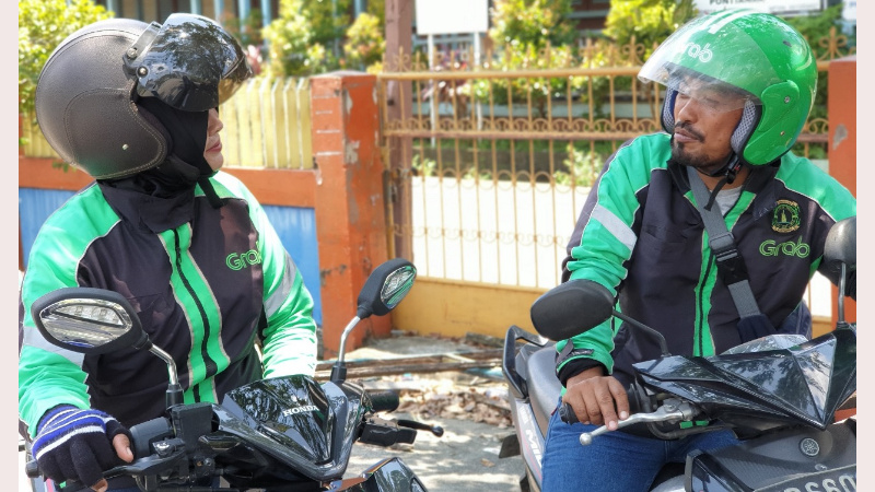 Suami Istri Jadi Driver Grab, Demi Keluarga dan Sesama