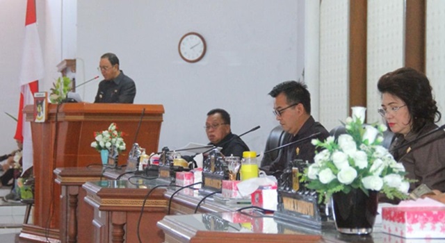 Royke Roring dan Robby Dondokambey Ikuti Paripurna Penyampaian APBD Perubahan 2019
