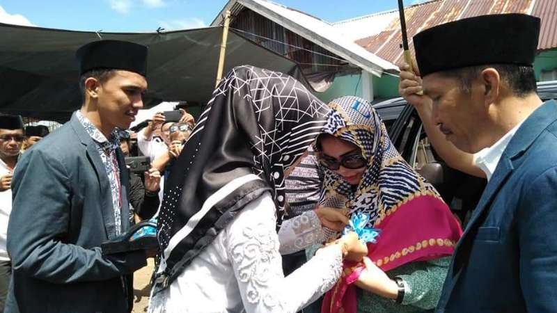 Bupati Vonnie Panambunan Hadiri Halal Bi Halal Perdana Desa Bulutui