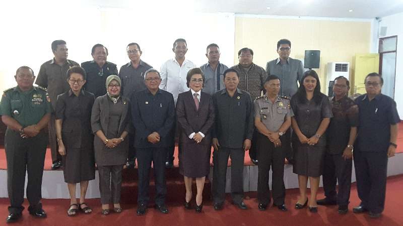 Sah!!! Nona Rimporok Wakil Ketua DPRD Minut 11 Sah!!! Nona Rimporok Wakil Ketua DPRD Minut