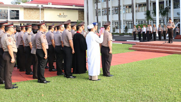 Kapolda Pimpin Pengambilan Sumpah Pejabat Baru Polda Sulut