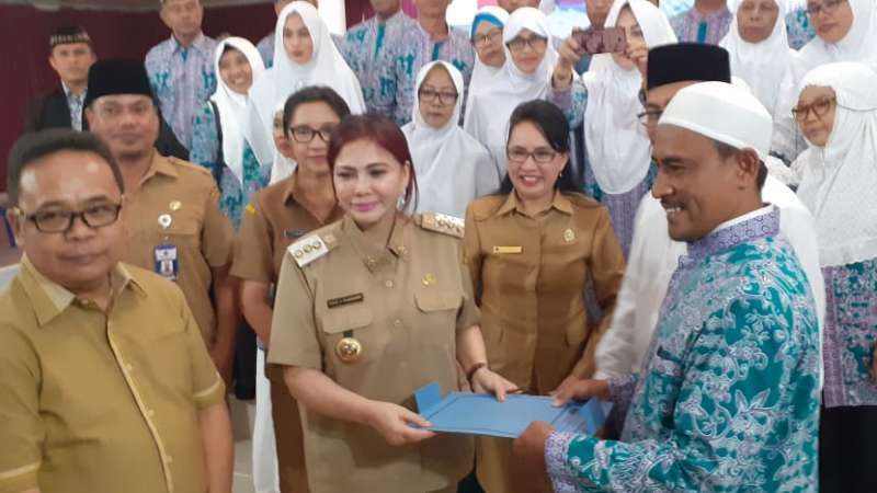 Bupati Vonnie Panambunan Lepas 41 Calon Haji Minut