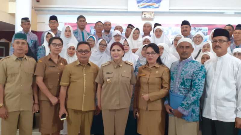 Bupati Vonnie Panambunan Lepas 41 Calon Haji Minut