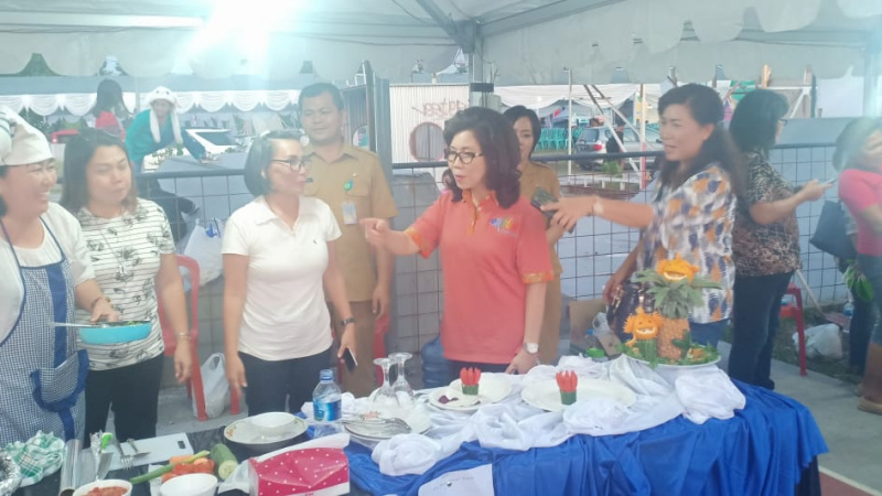 Manado Fiesta 2019 (MF19): Paula Lumentut Kunjungi Stand Lomba Masak