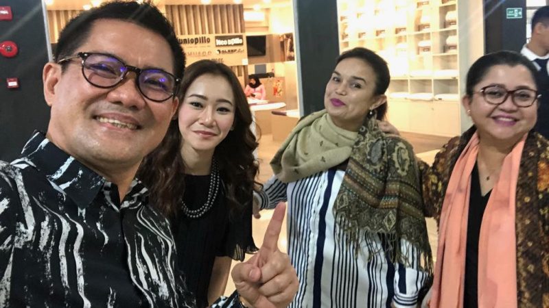 Melayat Almarhum Johny Tamuntuan, Joune Ganda Jemput Istri Sekab Pramono Anung di Bandara