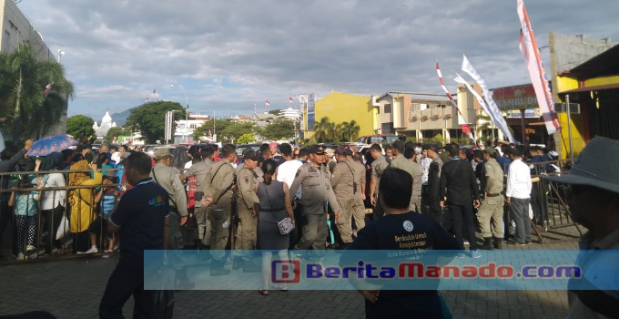 Parade Manado Fiesta, Masyarakat Padati Pintu Masuk