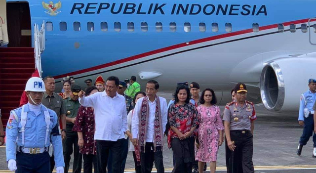 BERITA FOTO: Disambut Olly Dondokambey, Presiden Jokowi Tiba Pukul 11.40 Wita