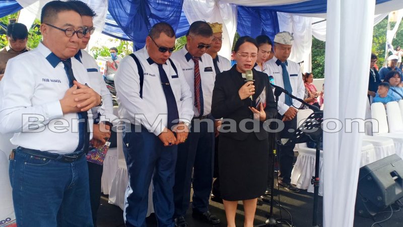 Ketua Umum Pucuk Pimpinan KGPM Pimpin Doa Buka Parade Manado Fiesta 2019