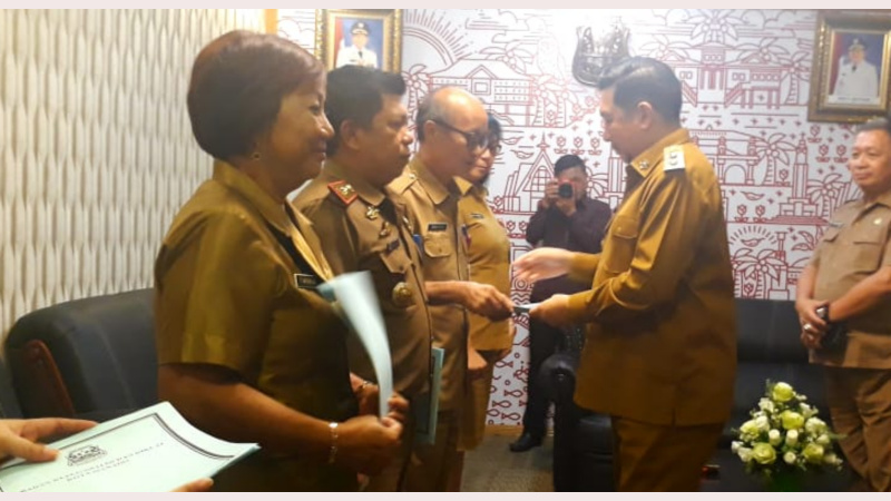 Xaverius Runtuwene Punya Jabatan Baru, Treisje Mokalu Jabat Kadis DLH