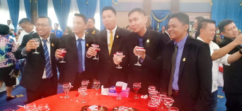 Legislator Manado Bentuk Barisan Setengah Lingkaran