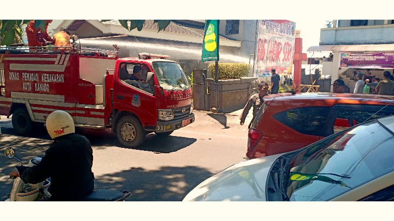 Karena Sampah, Api Hampir Melahap Gereja Sion