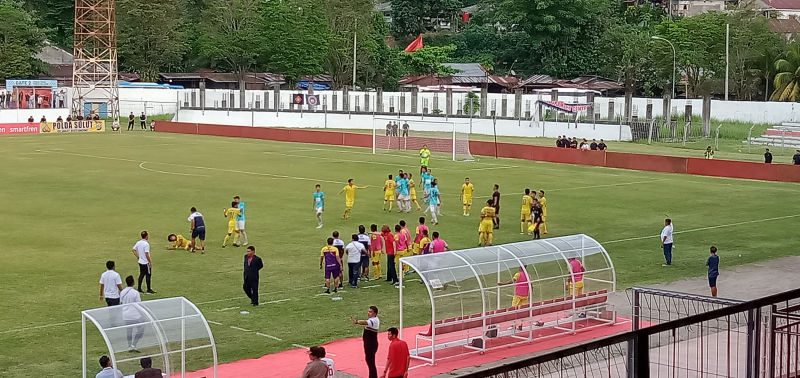 'Hujan' Penalti Hiasi Laga Imbang BFC Sulut United VS Persik Kediri