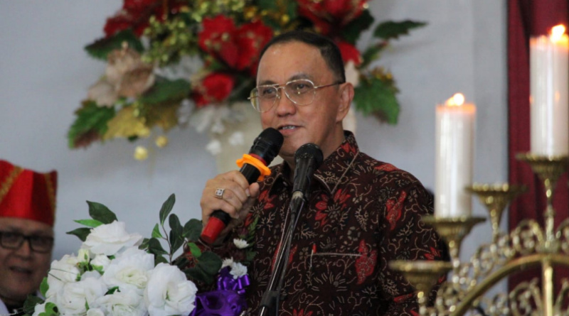 Royke Roring Membaur Dalam Syukuran Tiga Jemaat GMIM