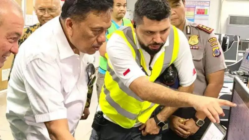 Olly Dondokambey Tinjau Operasional Kapal Pembangkit Listrik Ini